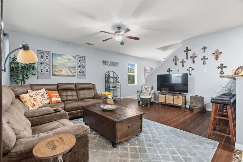 1476 Treeta Trail Kyle, TX 78640