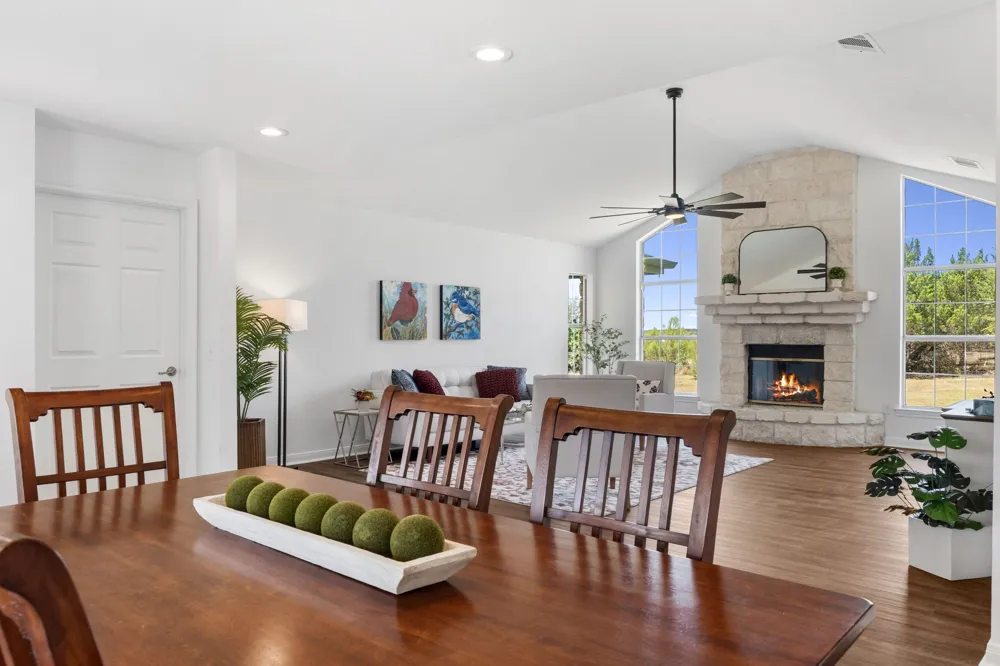 207 Meadow Oaks Drive Dripping Springs, TX 78620