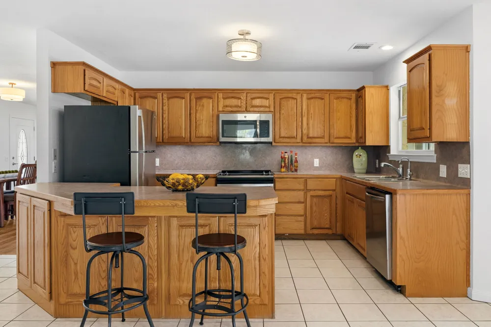 207 Meadow Oaks Drive Dripping Springs, TX 78620