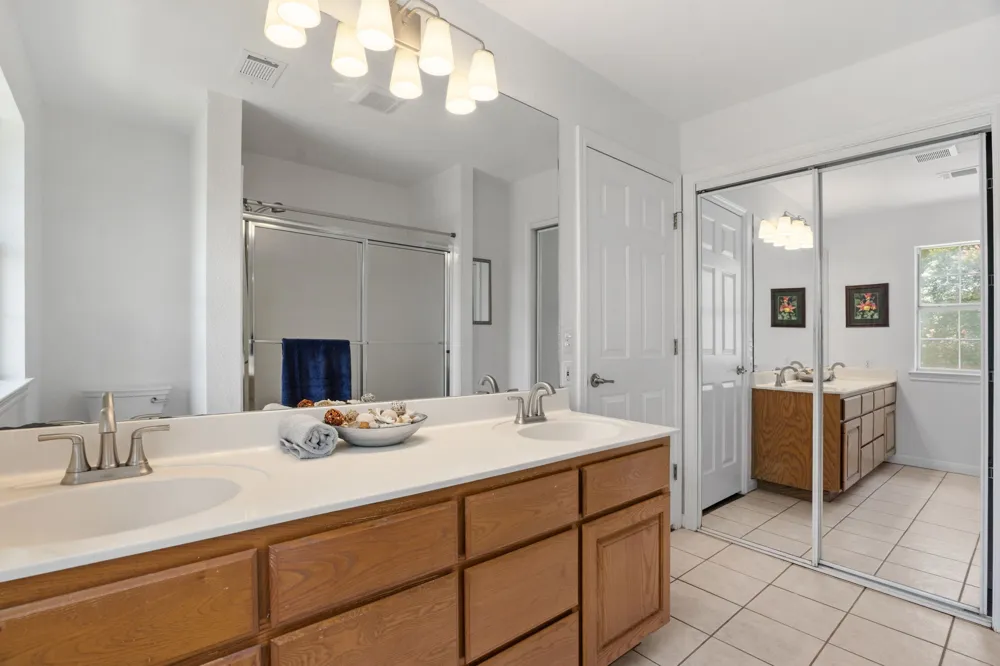 207 Meadow Oaks Drive Dripping Springs, TX 78620