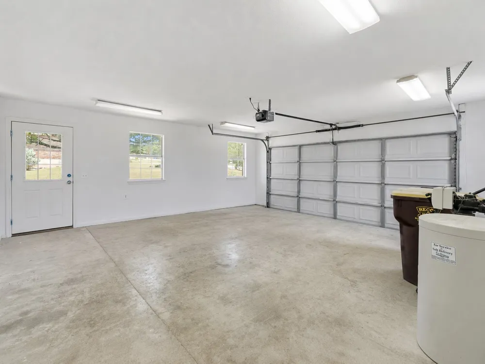 207 Meadow Oaks Drive Dripping Springs, TX 78620