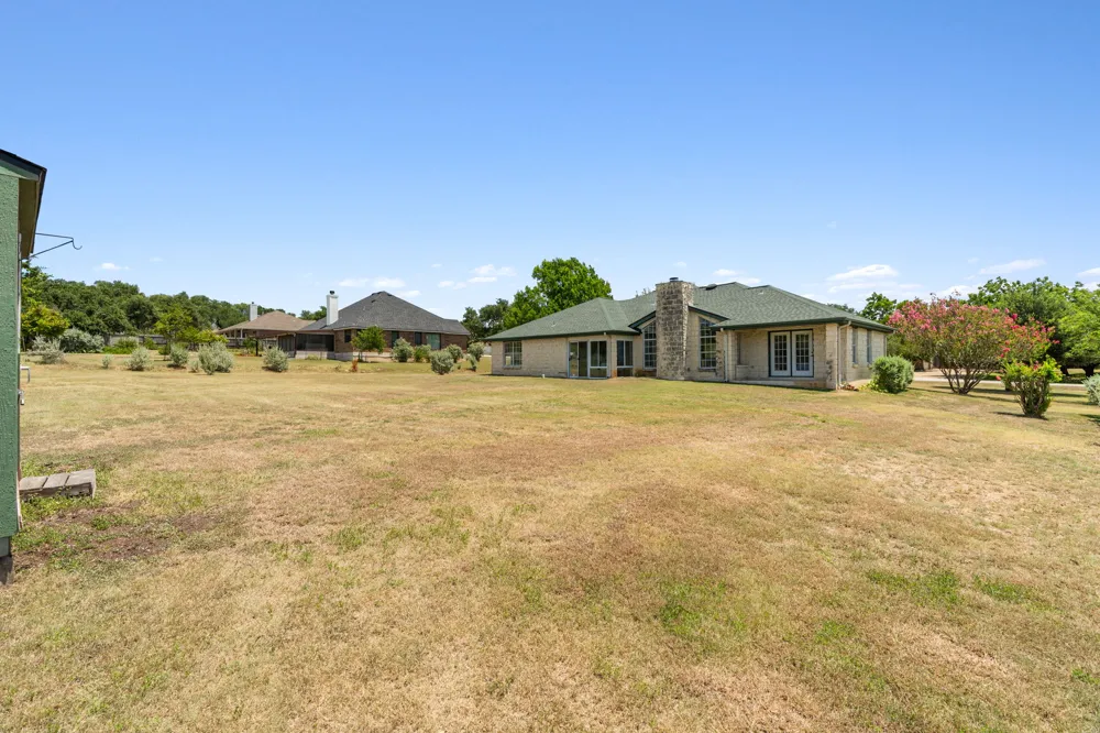 207 Meadow Oaks Drive Dripping Springs, TX 78620