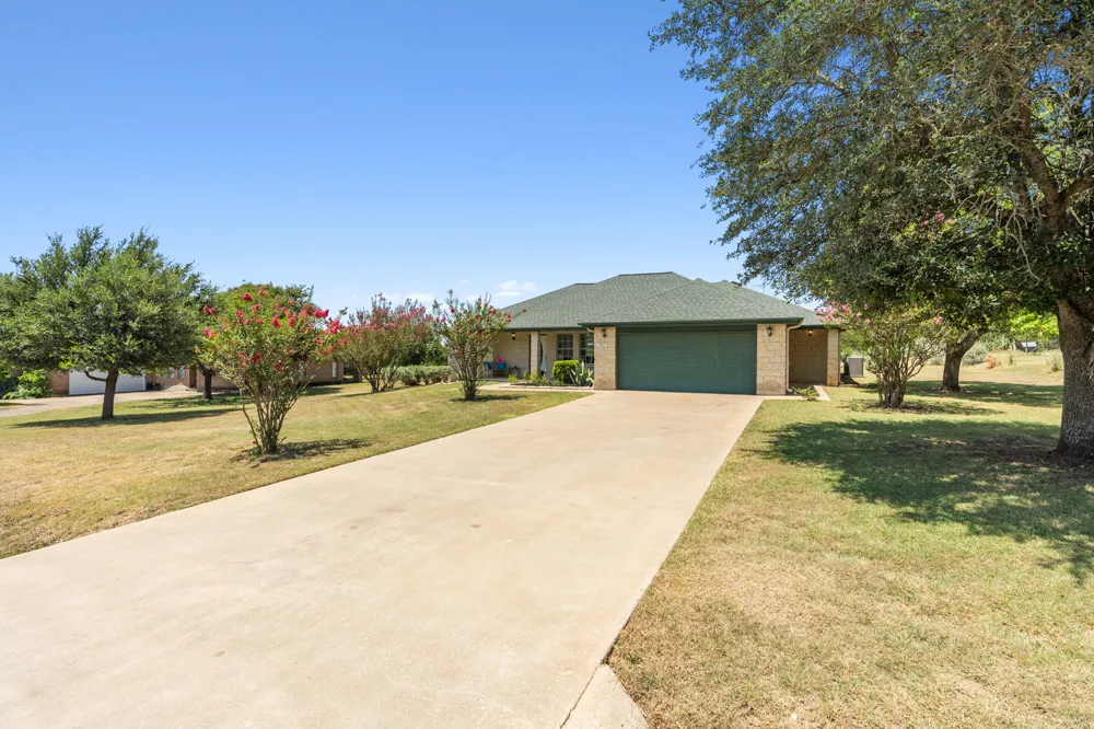 207 Meadow Oaks Drive Dripping Springs, TX 78620