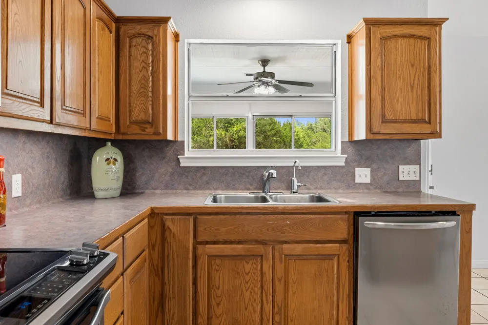 207 Meadow Oaks Drive Dripping Springs, TX 78620