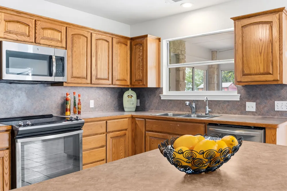 207 Meadow Oaks Drive Dripping Springs, TX 78620