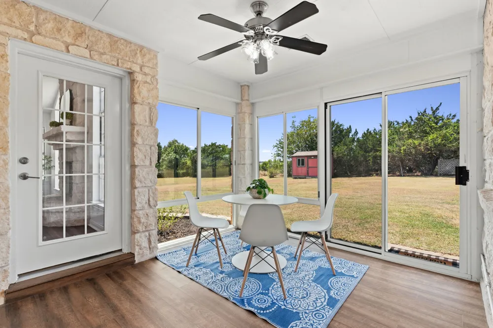 207 Meadow Oaks Drive Dripping Springs, TX 78620