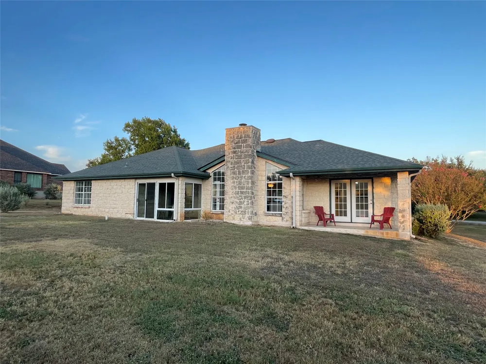 207 Meadow Oaks Drive Dripping Springs, TX 78620