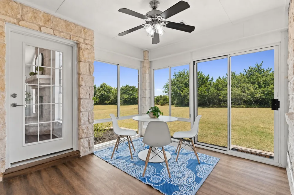 207 Meadow Oaks Drive Dripping Springs, TX 78620