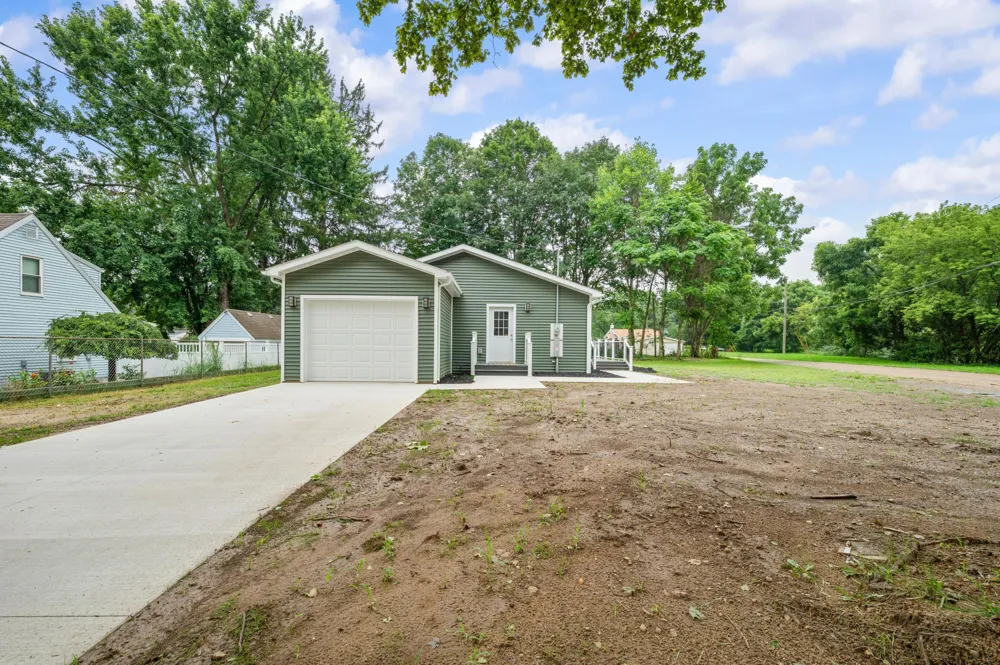 584 1st Court Niles, MI 49120