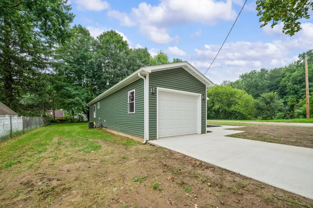 584 1st Court Niles, MI 49120