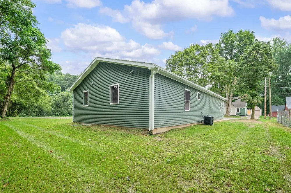 584 1st Court Niles, MI 49120