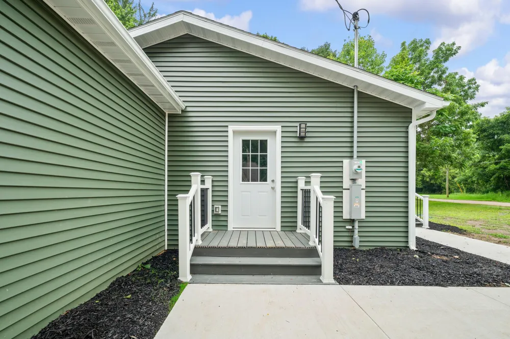 584 1st Court Niles, MI 49120