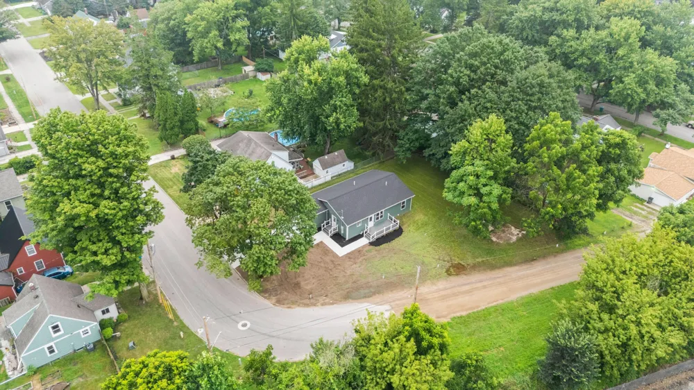 584 1st Court Niles, MI 49120