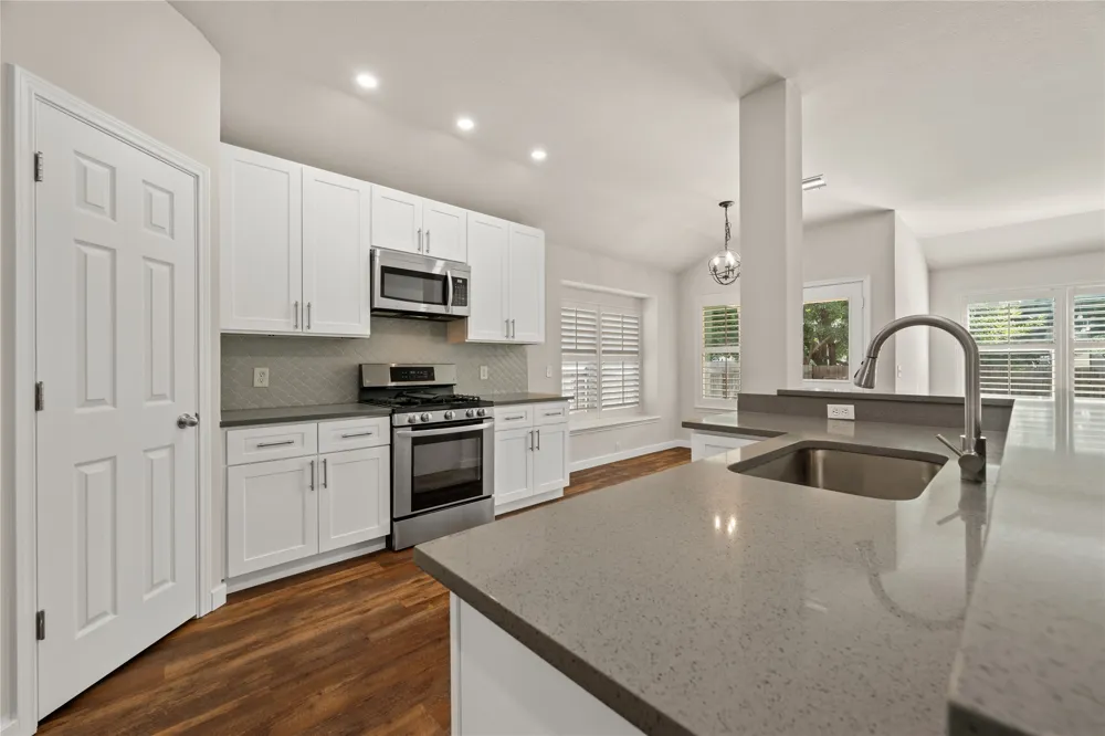 2208 John Tee Drive Cedar Park, TX 78613