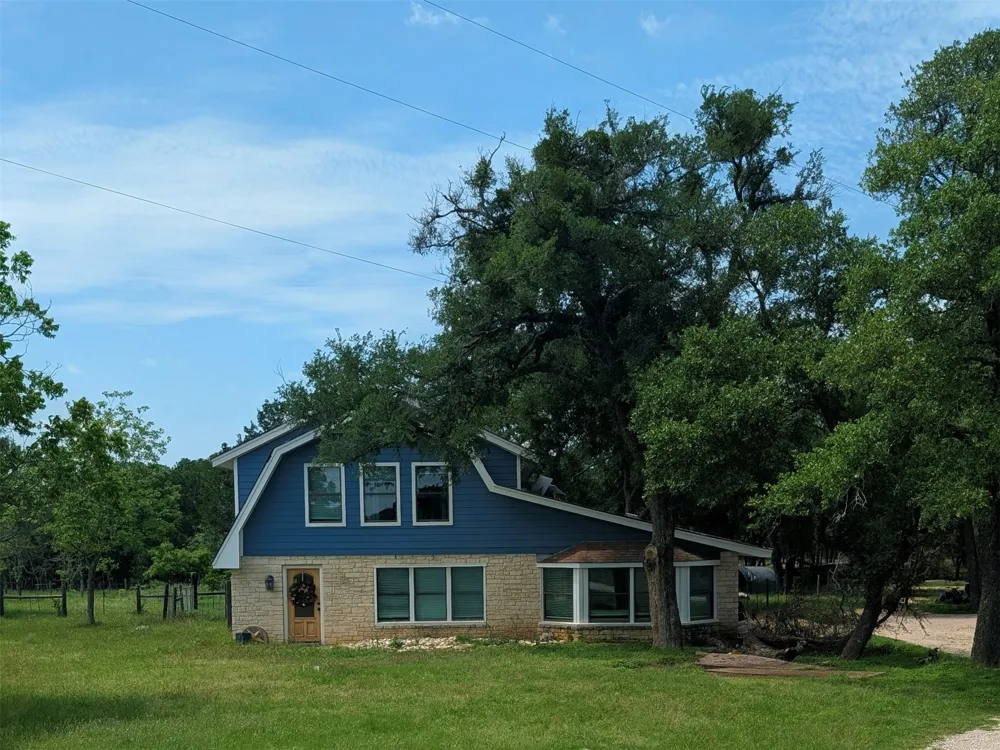 790 Private Road 905 Liberty Hill, TX 78642