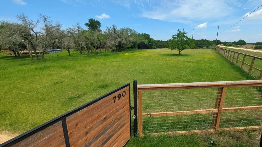 790 Private Road 905 Liberty Hill, TX 78642