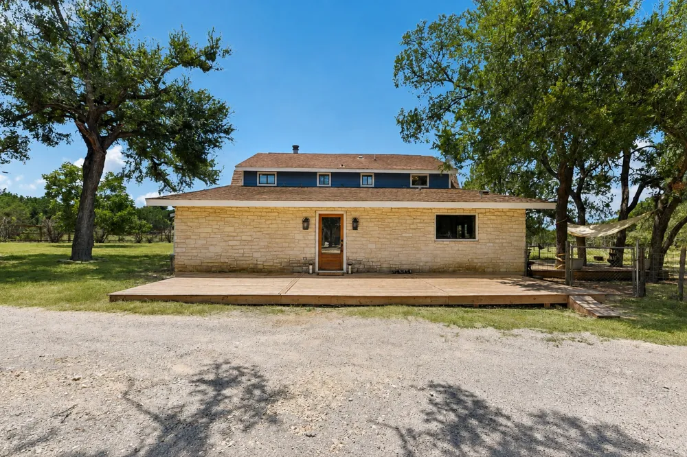 790 Private Road 905 Liberty Hill, TX 78642
