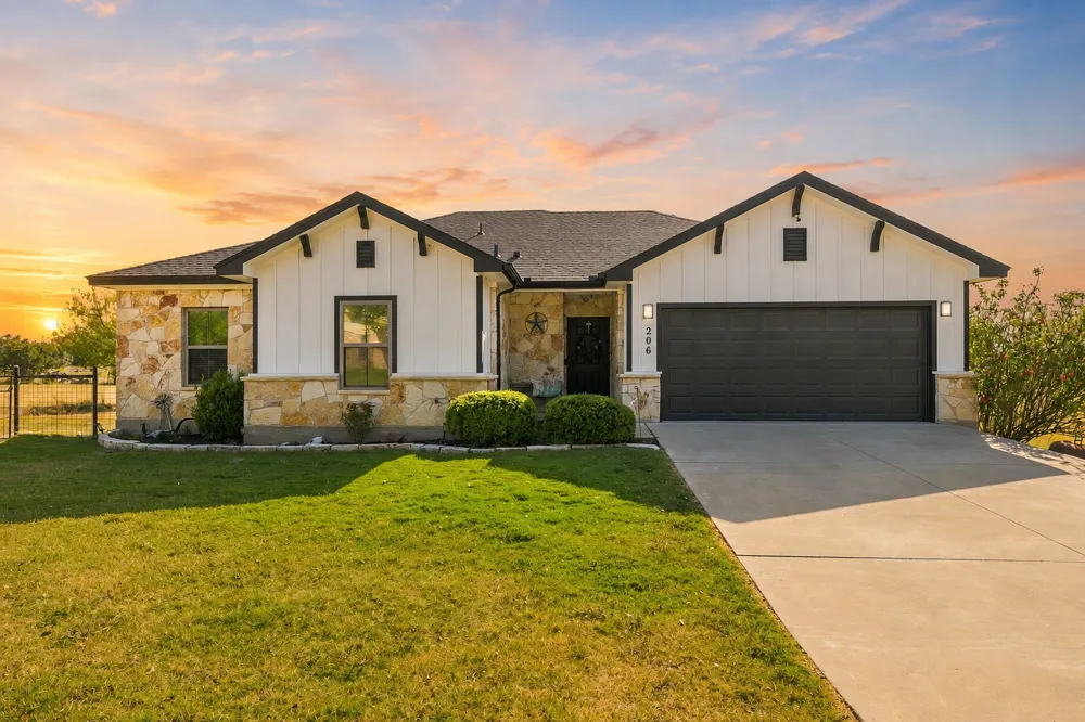 206 Brizendine Avenue Florence, TX 76527