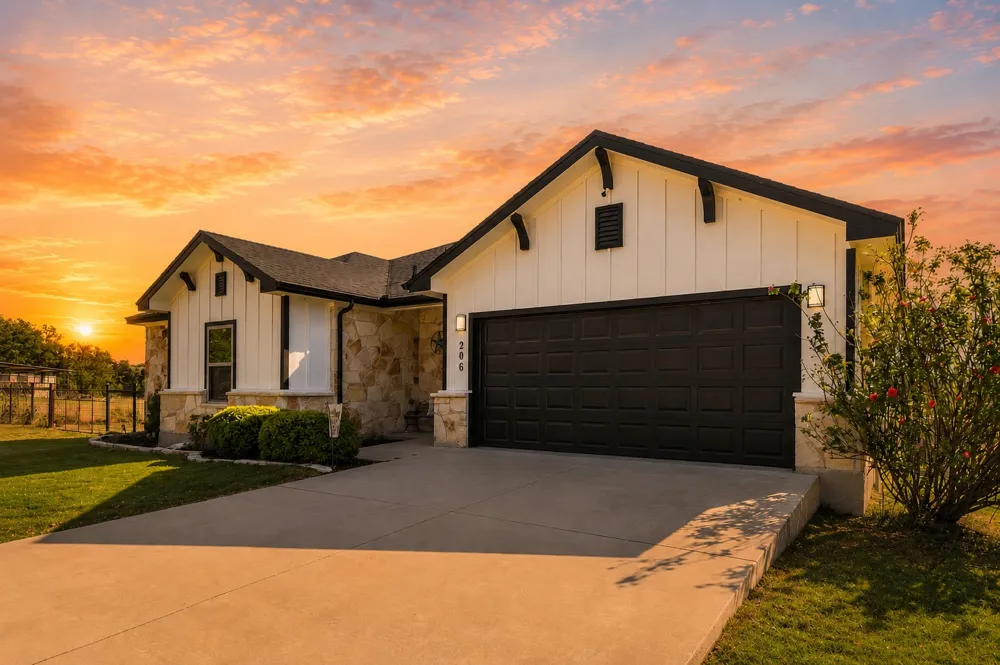 206 Brizendine Avenue Florence, TX 76527