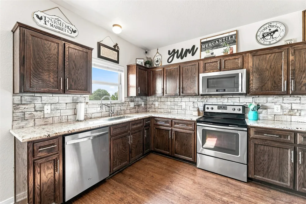 206 Brizendine Avenue Florence, TX 76527