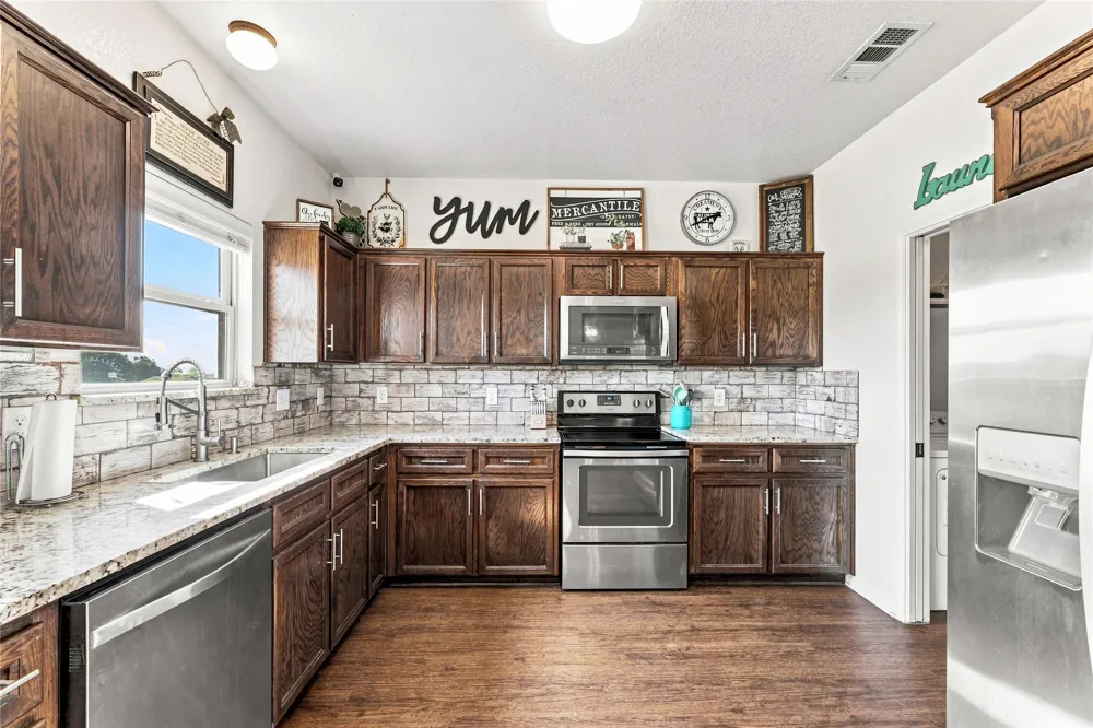 206 Brizendine Avenue Florence, TX 76527