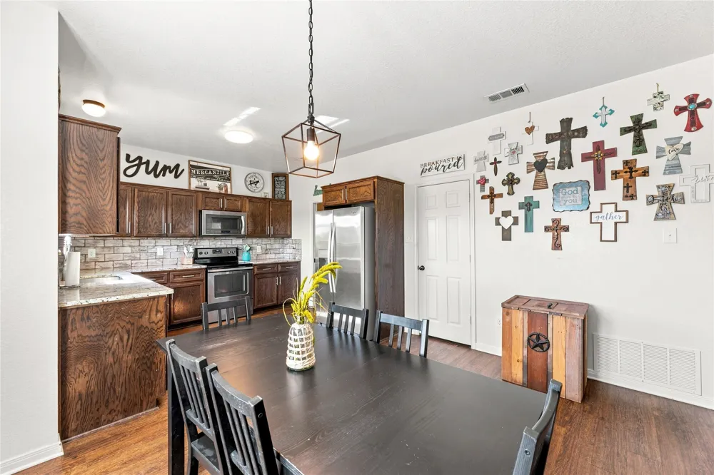 206 Brizendine Avenue Florence, TX 76527