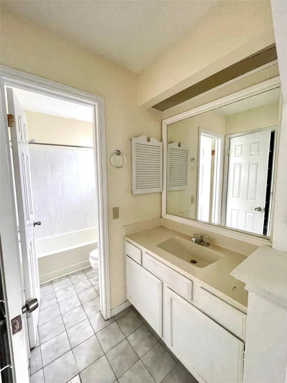3111 Tom Green Street #302 Austin, TX 78705