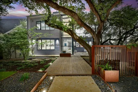 1402 Alta Vista Avenue