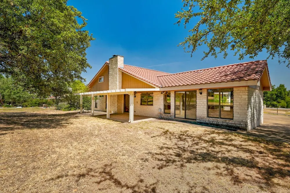 843 Sunfish Street Austin, TX 78734