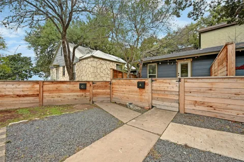 1103 Kenwood Avenue #A