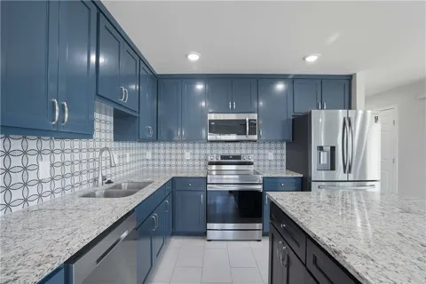 214 Lizzie Street #B