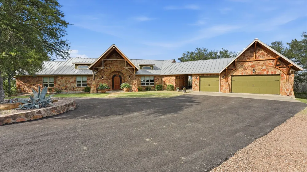 435 Placid Lane Lockhart, TX 78644