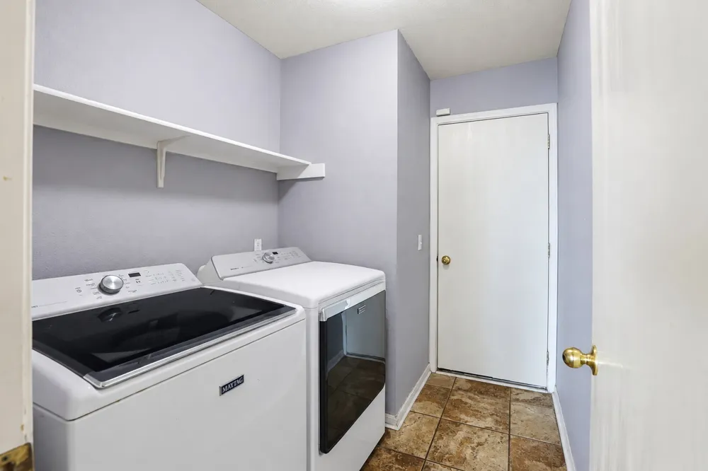 216 Sunshadow Drive Lockhart, TX 78644