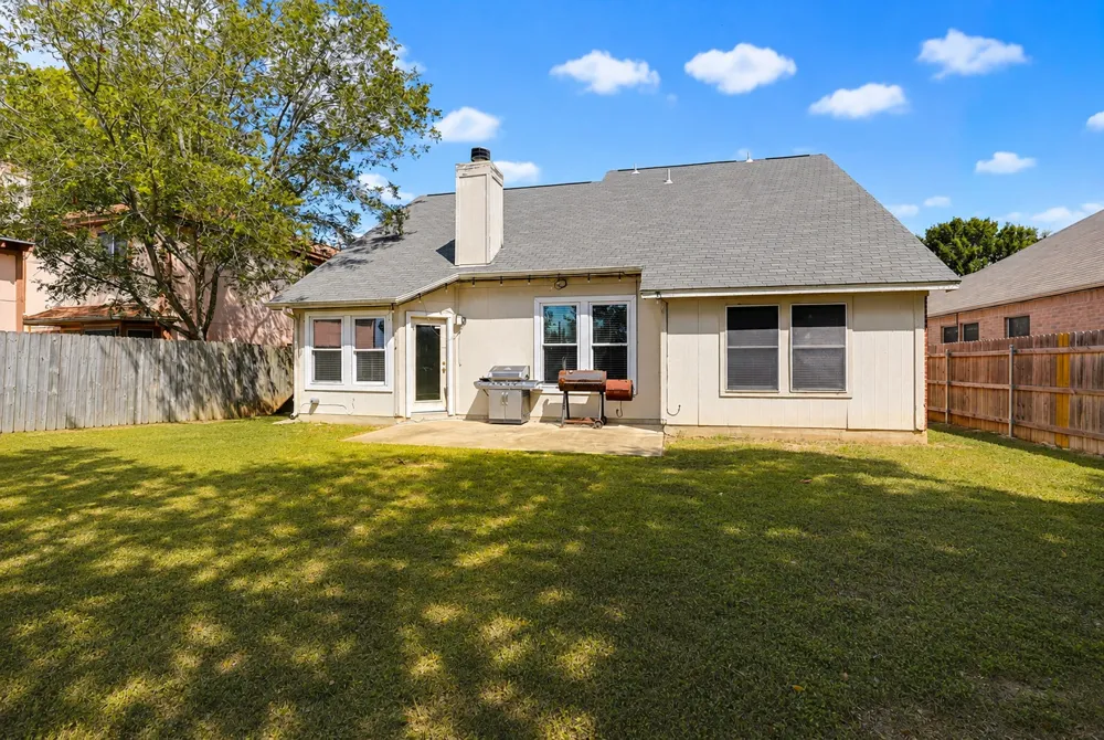 216 Sunshadow Drive Lockhart, TX 78644
