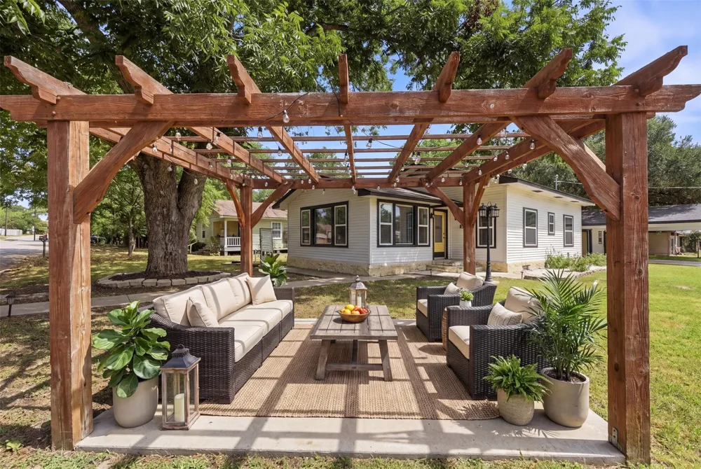 104 Bright Street Gonzales, TX 78629