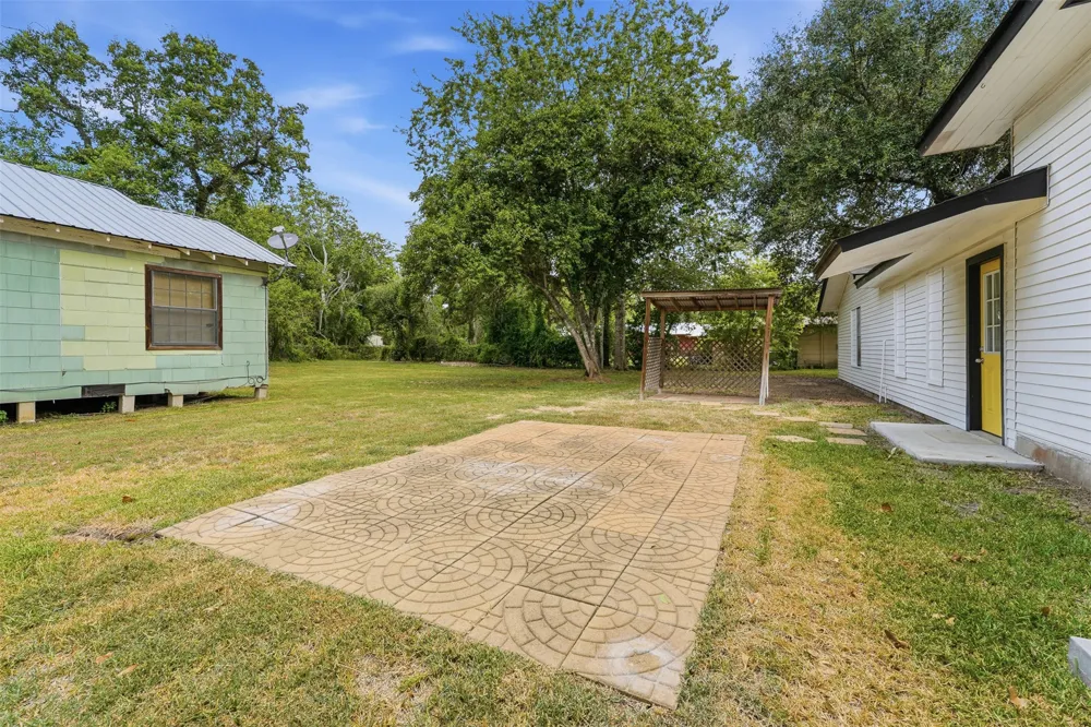 104 Bright Street Gonzales, TX 78629
