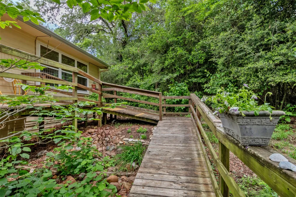 9997 Calhoun Road Bryan, TX 77808