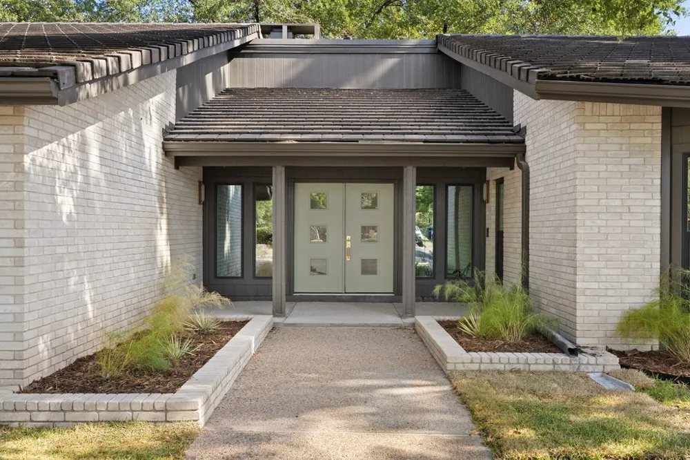 10707 Pinehurst Drive Austin, TX 78747