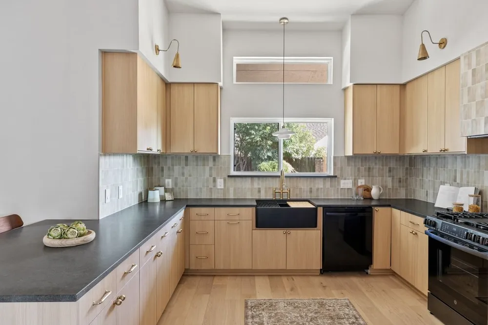 10707 Pinehurst Drive Austin, TX 78747