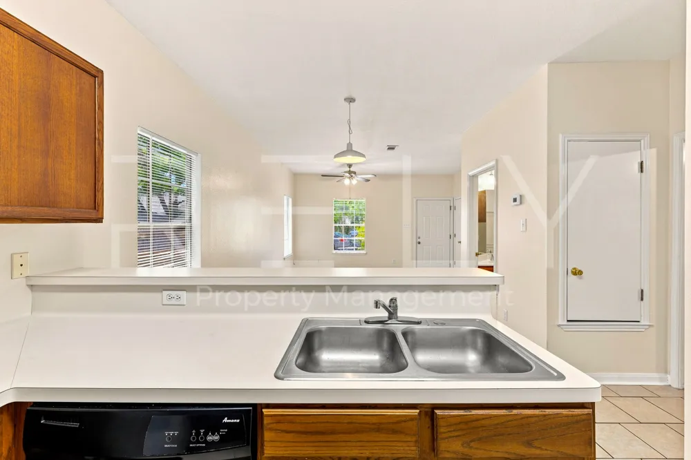 2908 Whisper Oaks Ln #B Georgetown, TX 78628