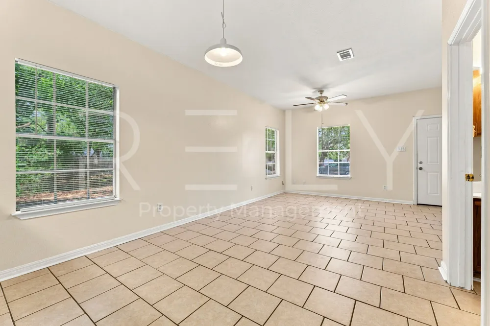 2908 Whisper Oaks Ln #B Georgetown, TX 78628
