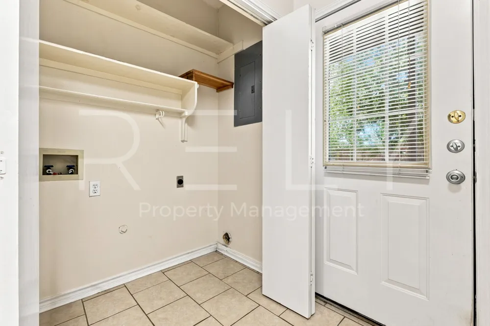 2908 Whisper Oaks Ln #B Georgetown, TX 78628