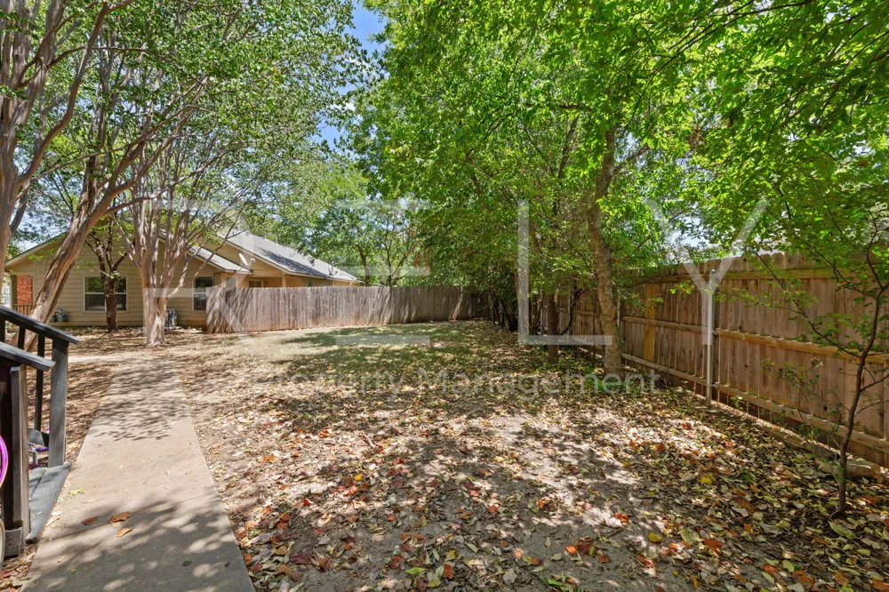 2908 Whisper Oaks Ln #B Georgetown, TX 78628