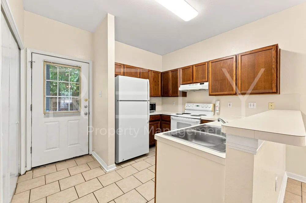 2908 Whisper Oaks Ln #B Georgetown, TX 78628