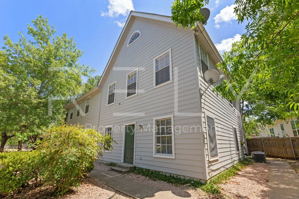 2908 Whisper Oaks Ln #B Georgetown, TX 78628