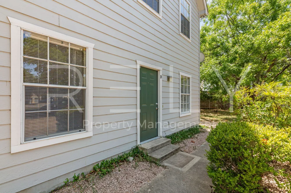 2908 Whisper Oaks Ln #B Georgetown, TX 78628