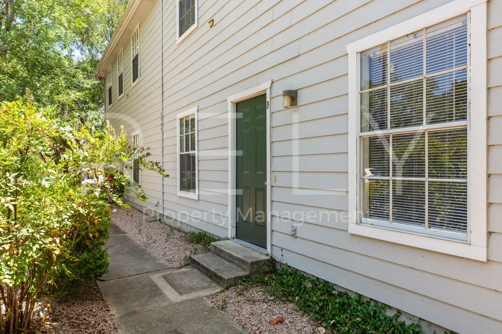 2908 Whisper Oaks Ln #B Georgetown, TX 78628