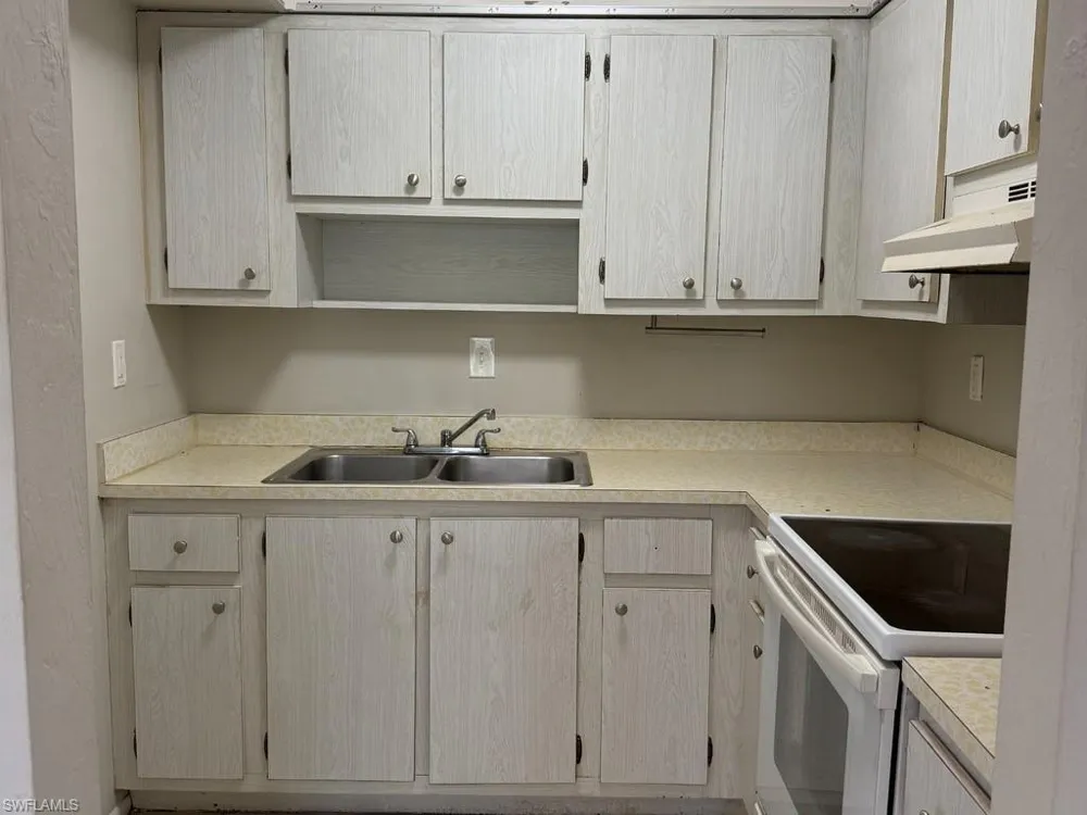 1830 Maravilla Avenue #814 Fort Myers, FL 33901