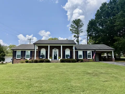 301 Roberta Ln