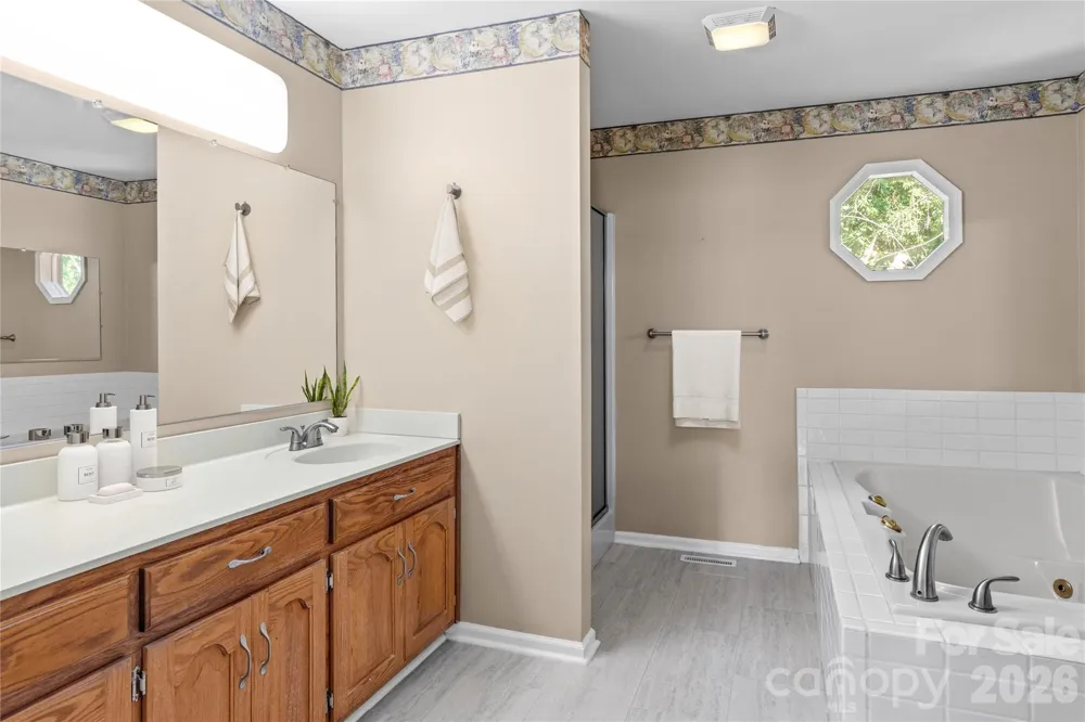 6045 Stone Bluff Drive Clemmons, NC 27012